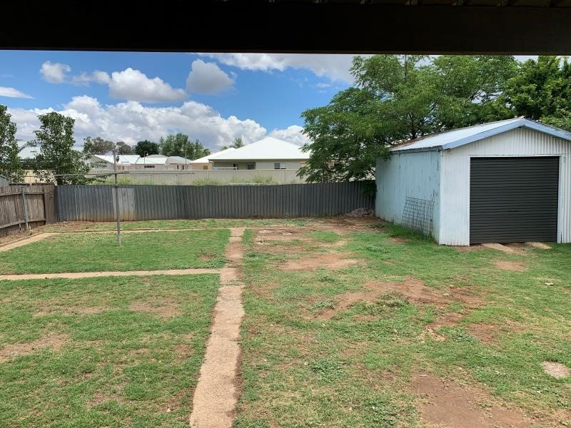 12 Stewart Avenue TAMWORTH 7