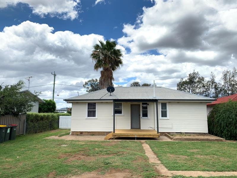 12 Stewart Avenue TAMWORTH 6