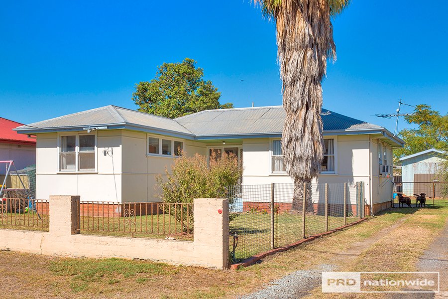 12 Stewart Avenue TAMWORTH 1