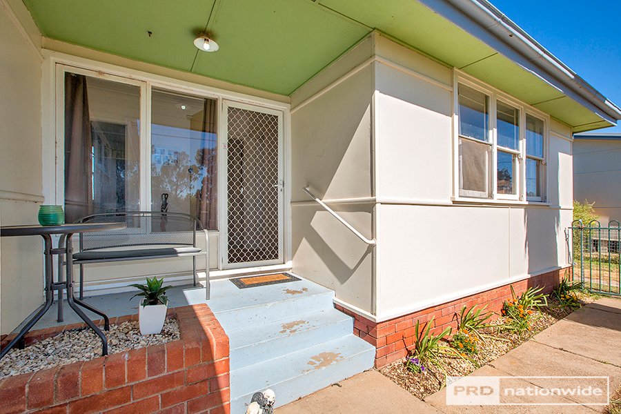 12 Stewart Avenue TAMWORTH 2