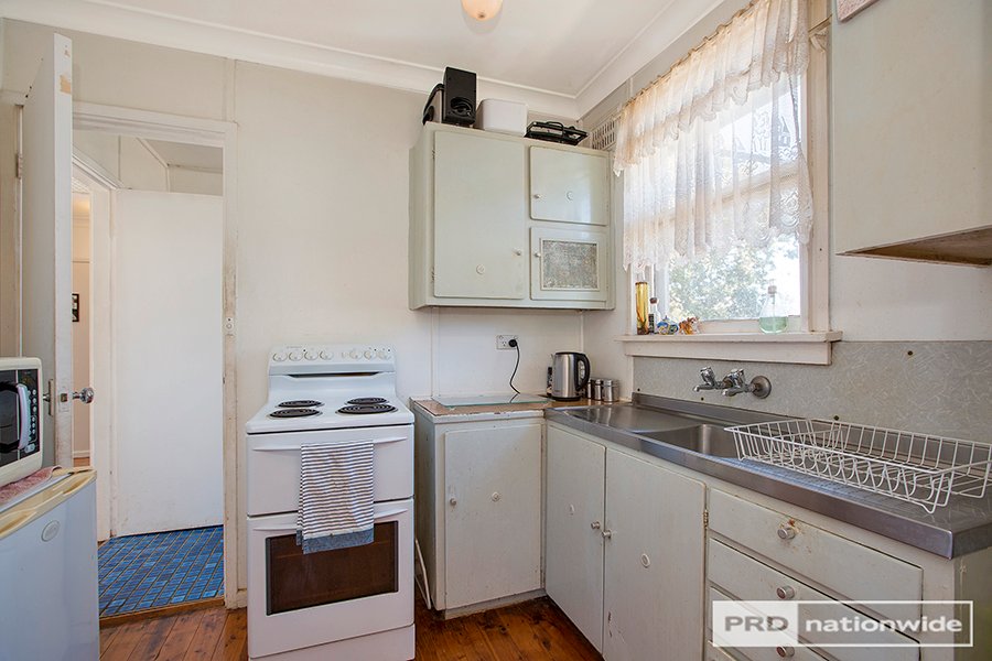 12 Stewart Avenue TAMWORTH 4