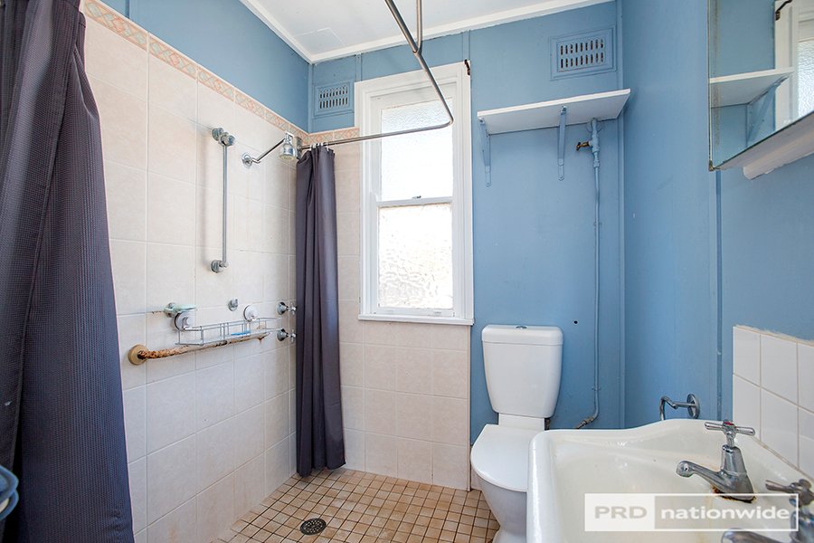 12 Stewart Avenue TAMWORTH 5