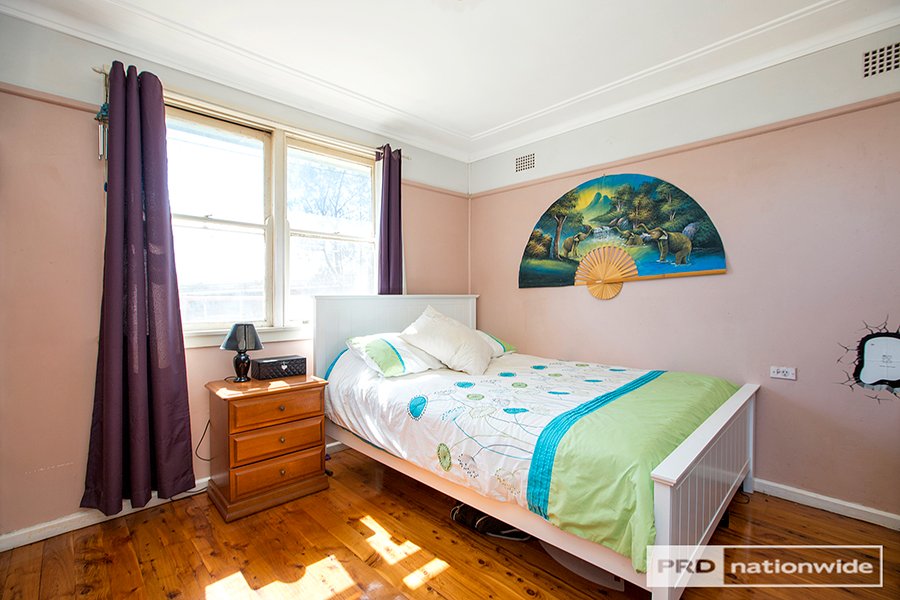 12 Stewart Avenue TAMWORTH 8