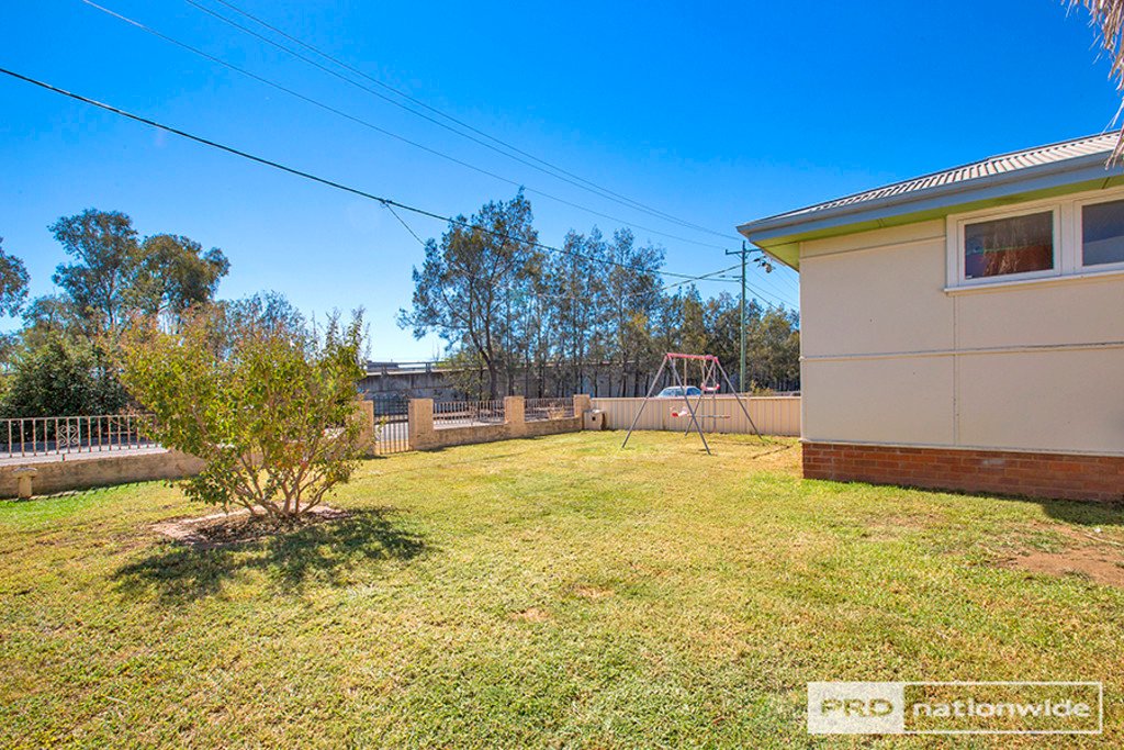 12 Stewart Avenue TAMWORTH 9