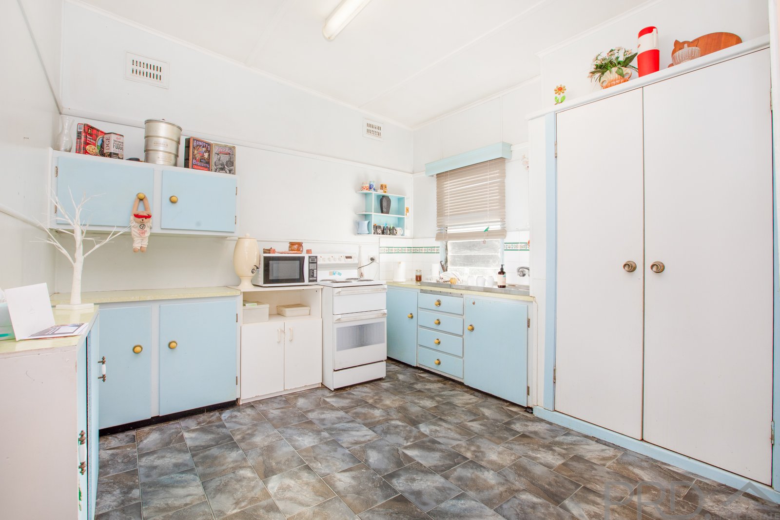 12 Stuart Street LORN 4