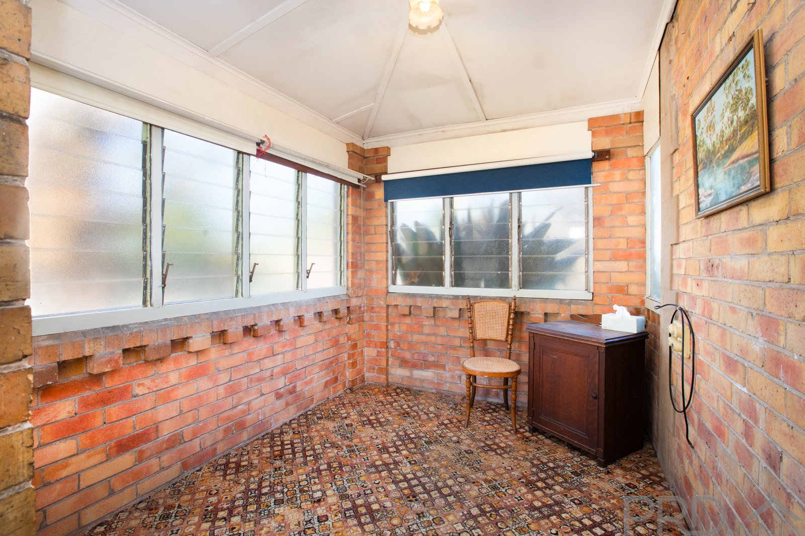 12 Stuart Street LORN 10
