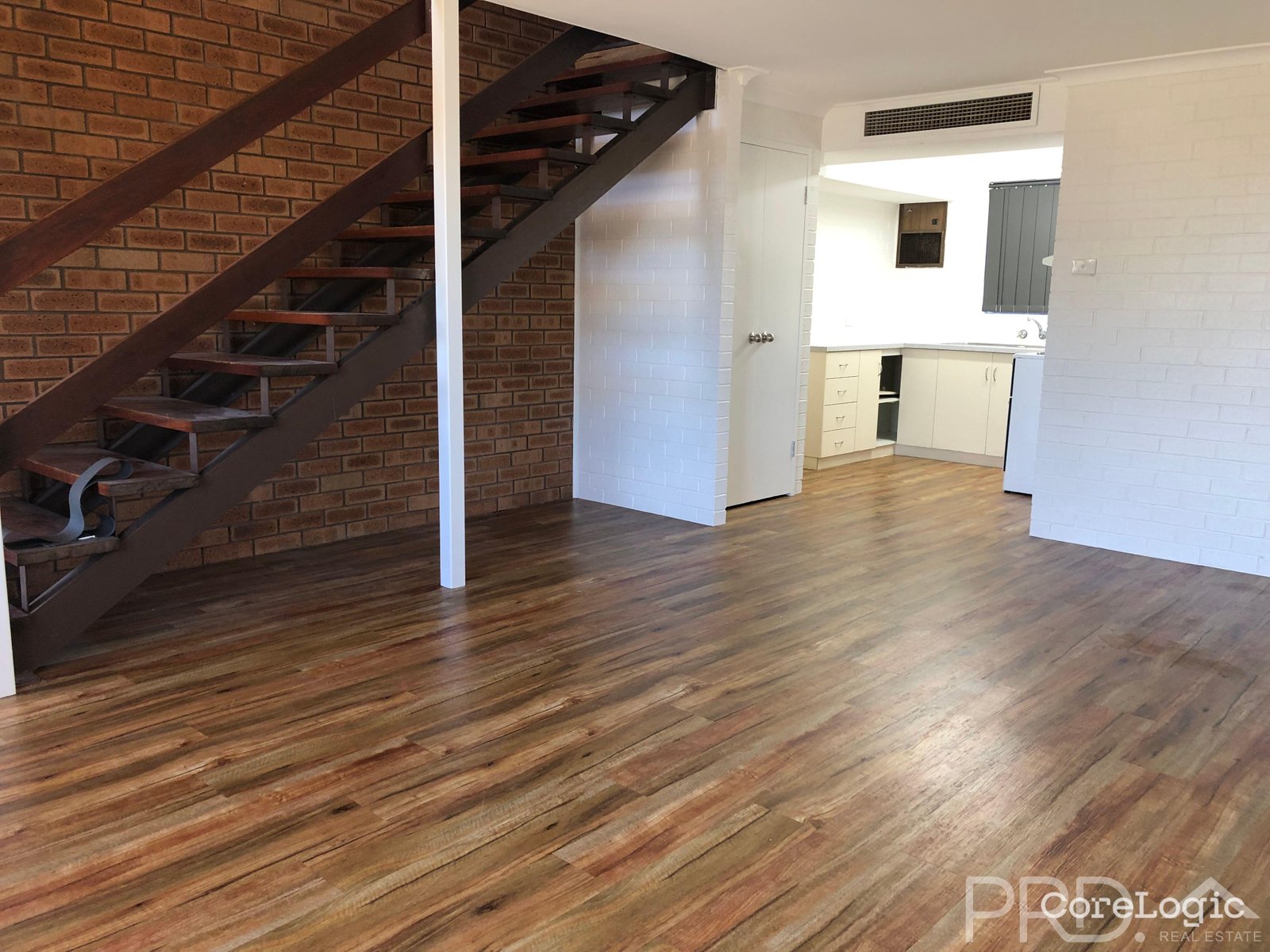 1/2 Sun Court MILLARS WELL 3