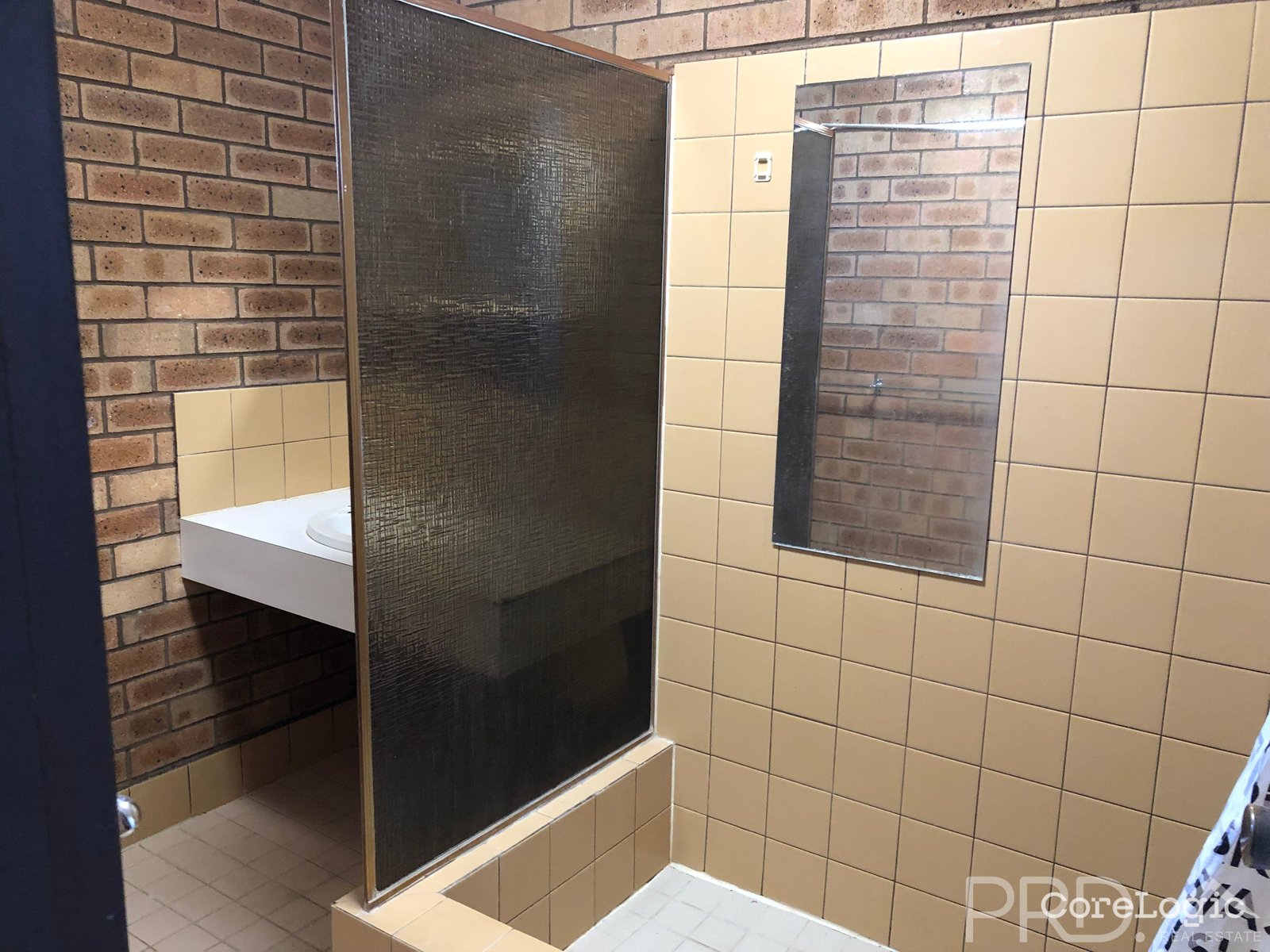 1/2 Sun Court MILLARS WELL 8