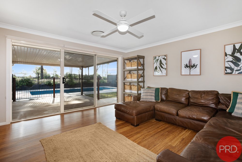 12 Sutton Grove BRANXTON 14