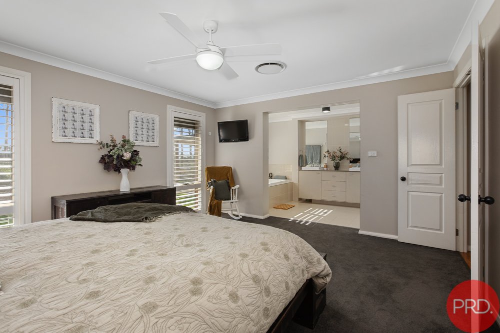 12 Sutton Grove BRANXTON 15