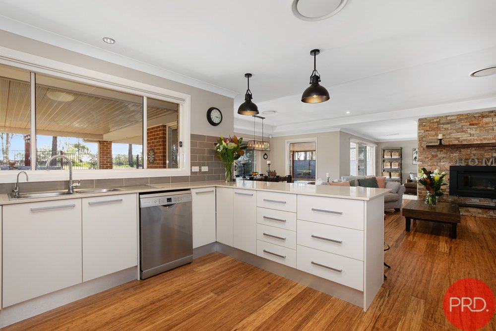12 Sutton Grove BRANXTON 17