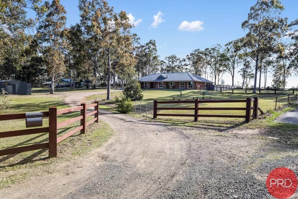 12 Sutton Grove BRANXTON 32