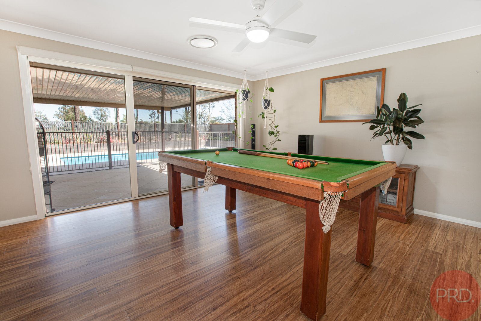 12 Sutton Grove BRANXTON 11