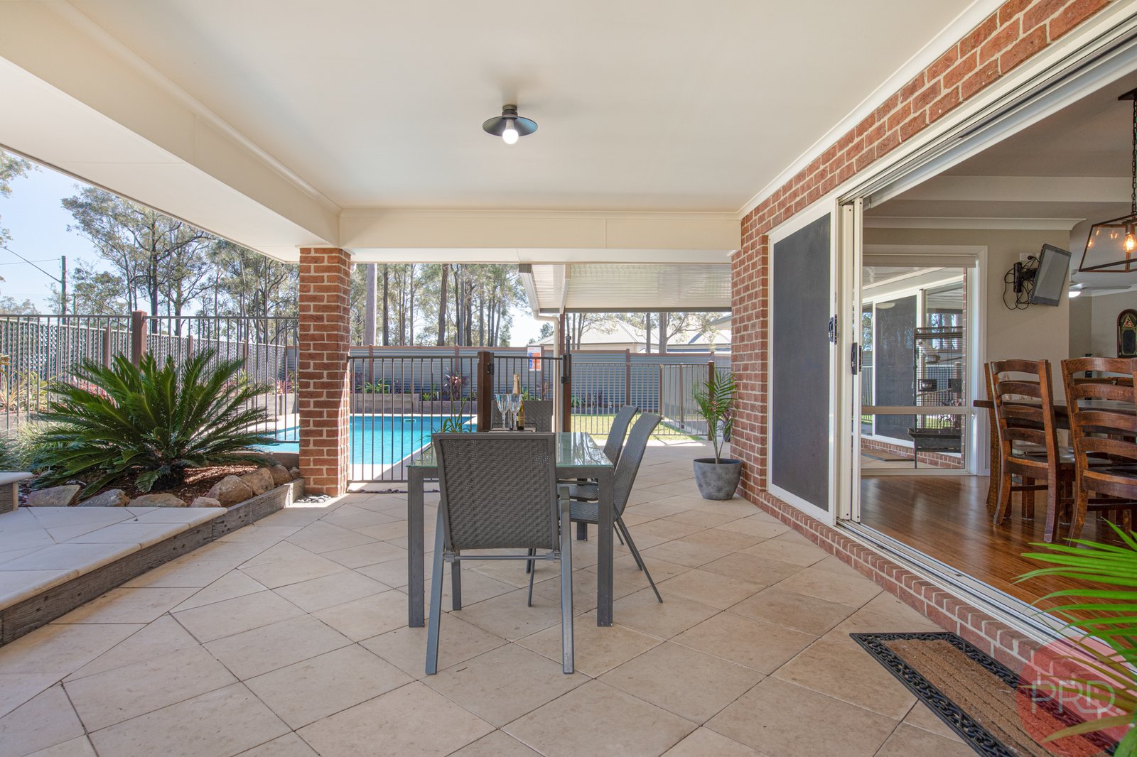 12 Sutton Grove BRANXTON 15