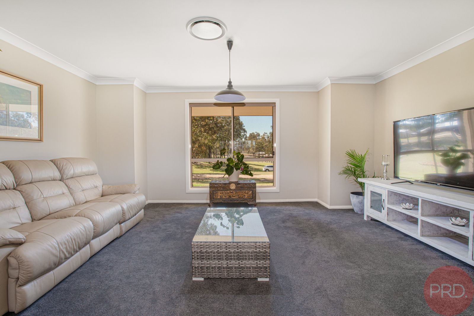 12 Sutton Grove BRANXTON 19