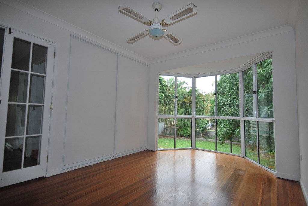 12 Tabilban Street BURLEIGH HEADS 4