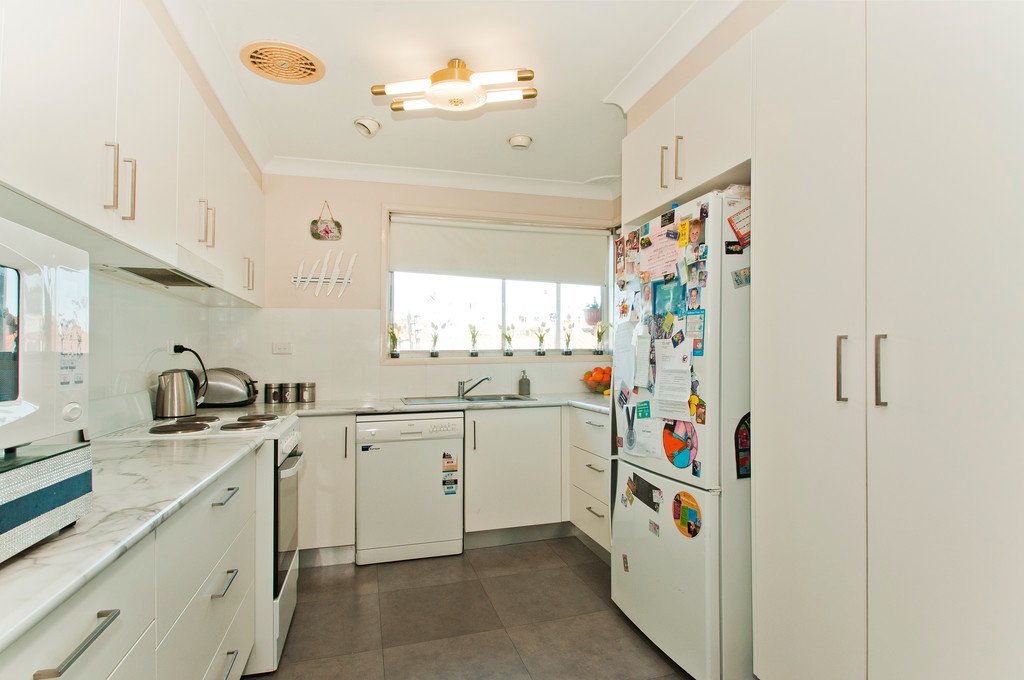 12 Tait Avenue KANAHOOKA 6