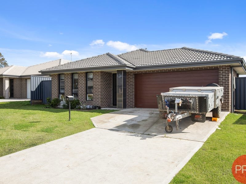 12 Taminga Road CLIFTLEIGH 18
