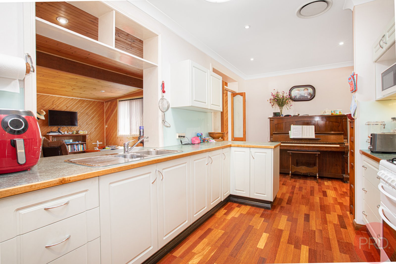 12 Tennyson Street METFORD 5
