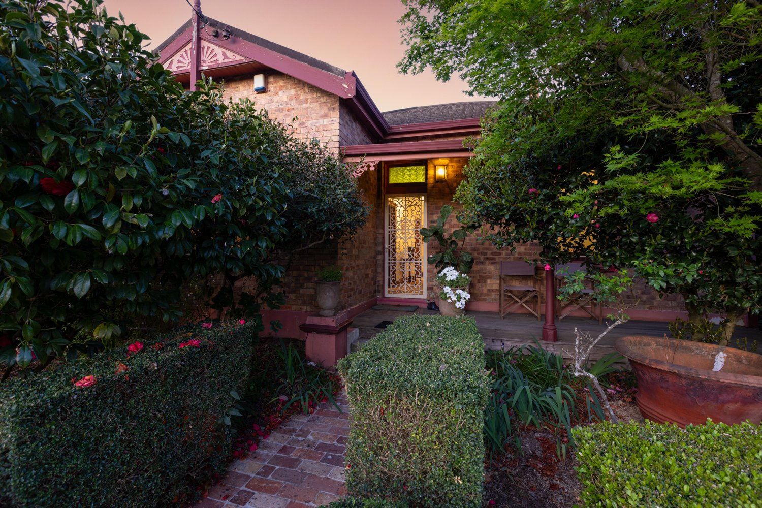 12 The Esplanade LORN 6