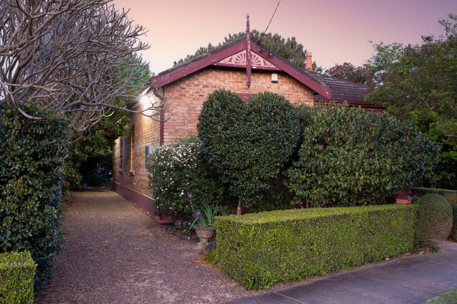 12 The Esplanade LORN 7