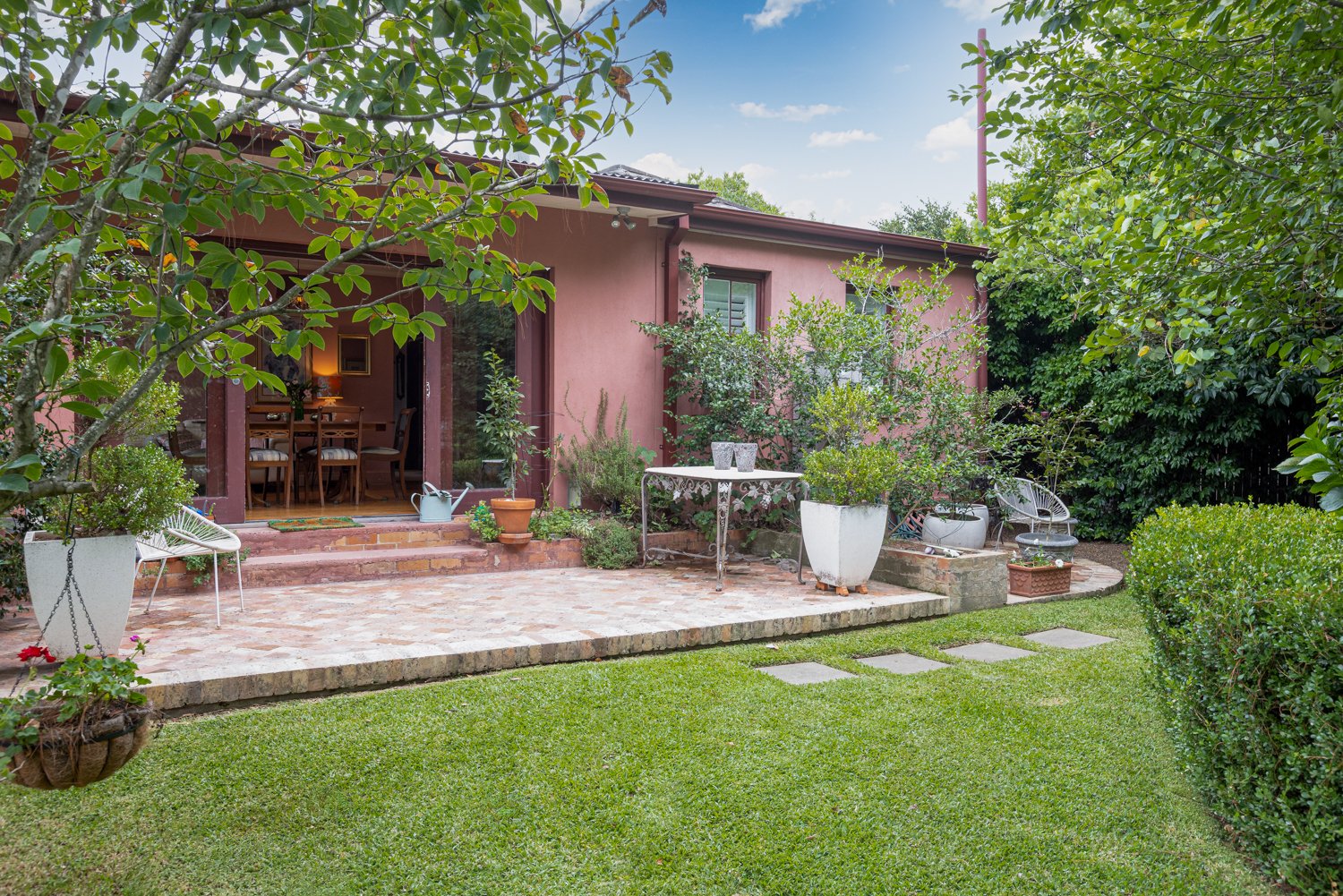 12 The Esplanade LORN 10