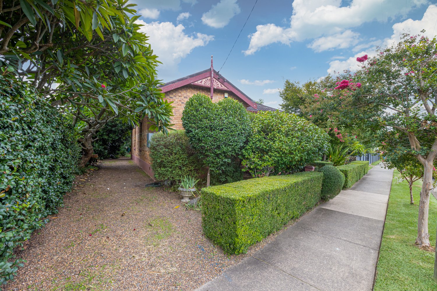 12 The Esplanade LORN 13