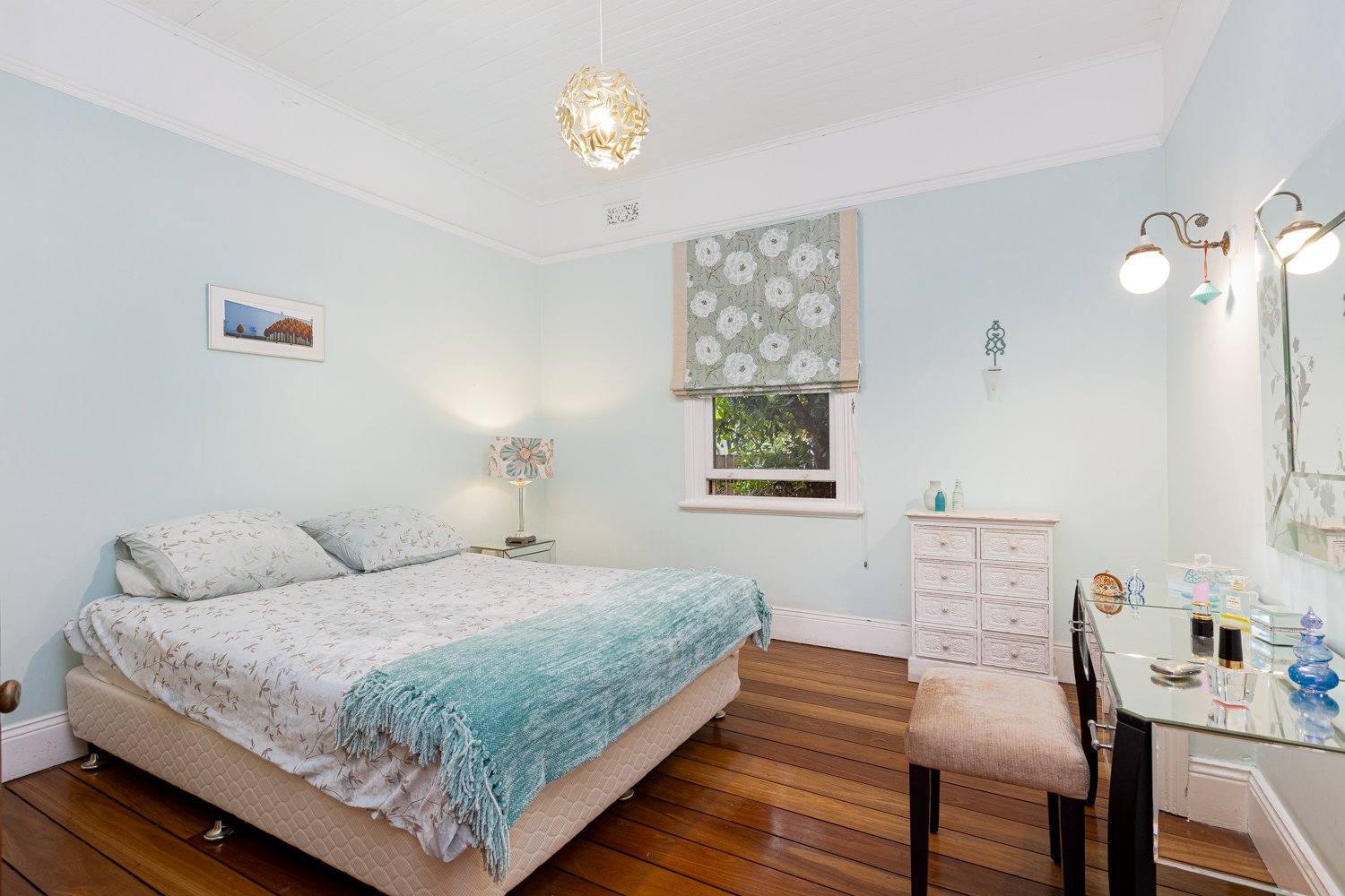 12 The Esplanade LORN 16