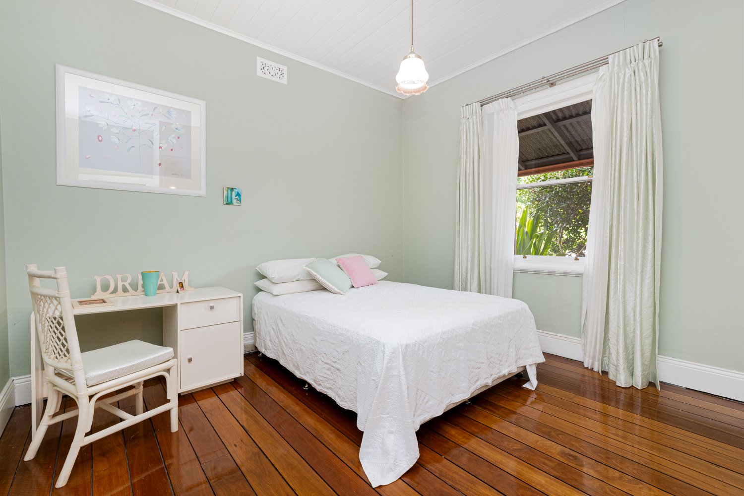 12 The Esplanade LORN 17