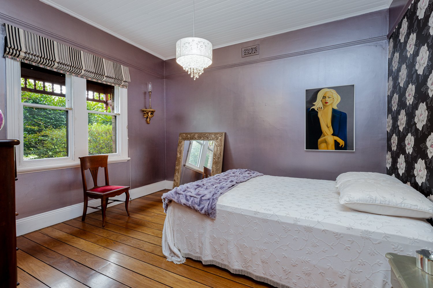 12 The Esplanade LORN 18