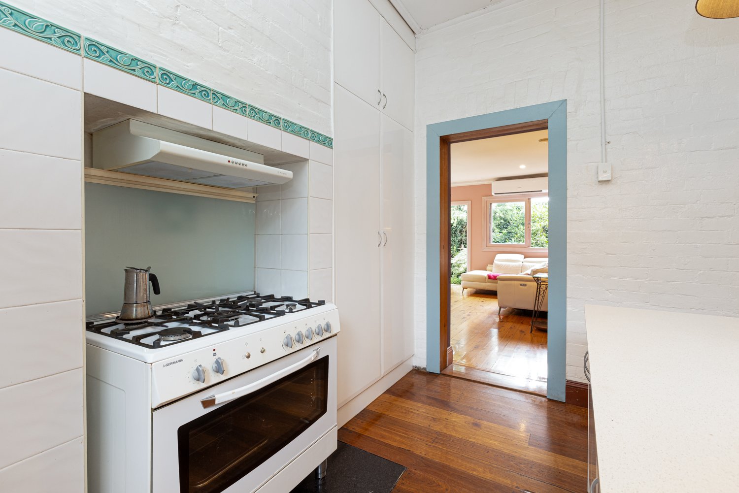 12 The Esplanade LORN 24