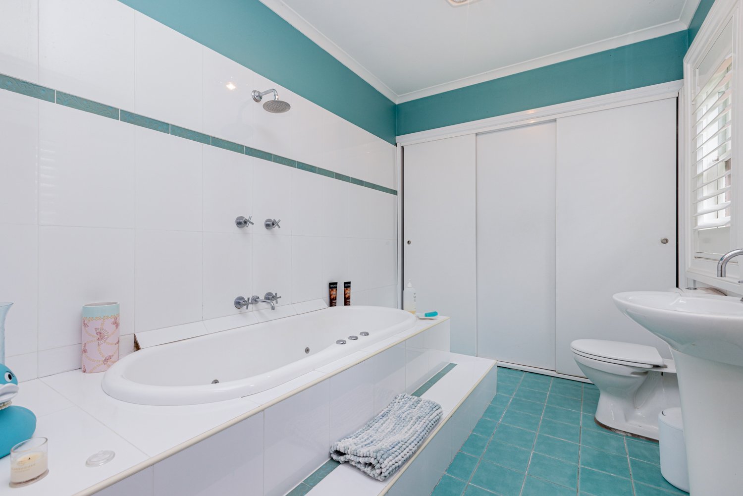 12 The Esplanade LORN 25