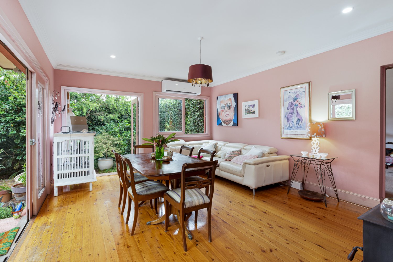 12 The Esplanade LORN 27