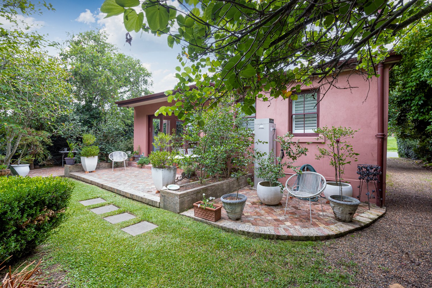 12 The Esplanade LORN 32