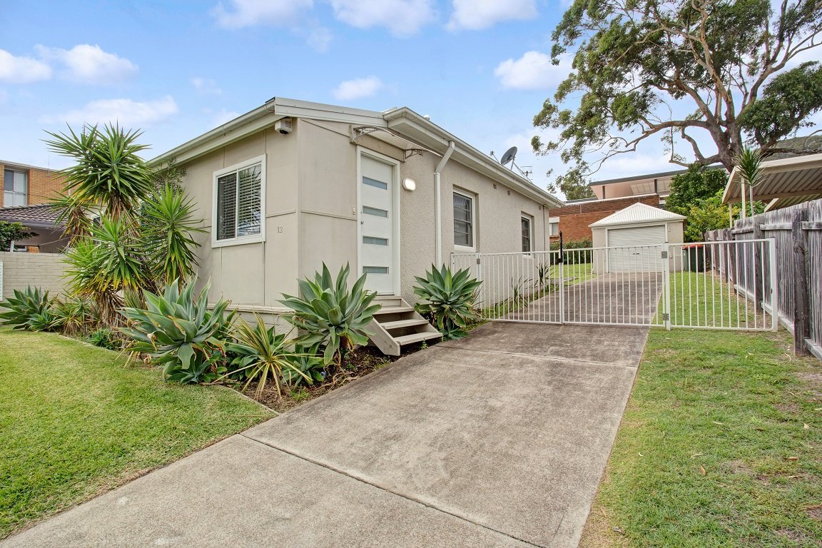 12 Tomaree Road SHOAL BAY 1
