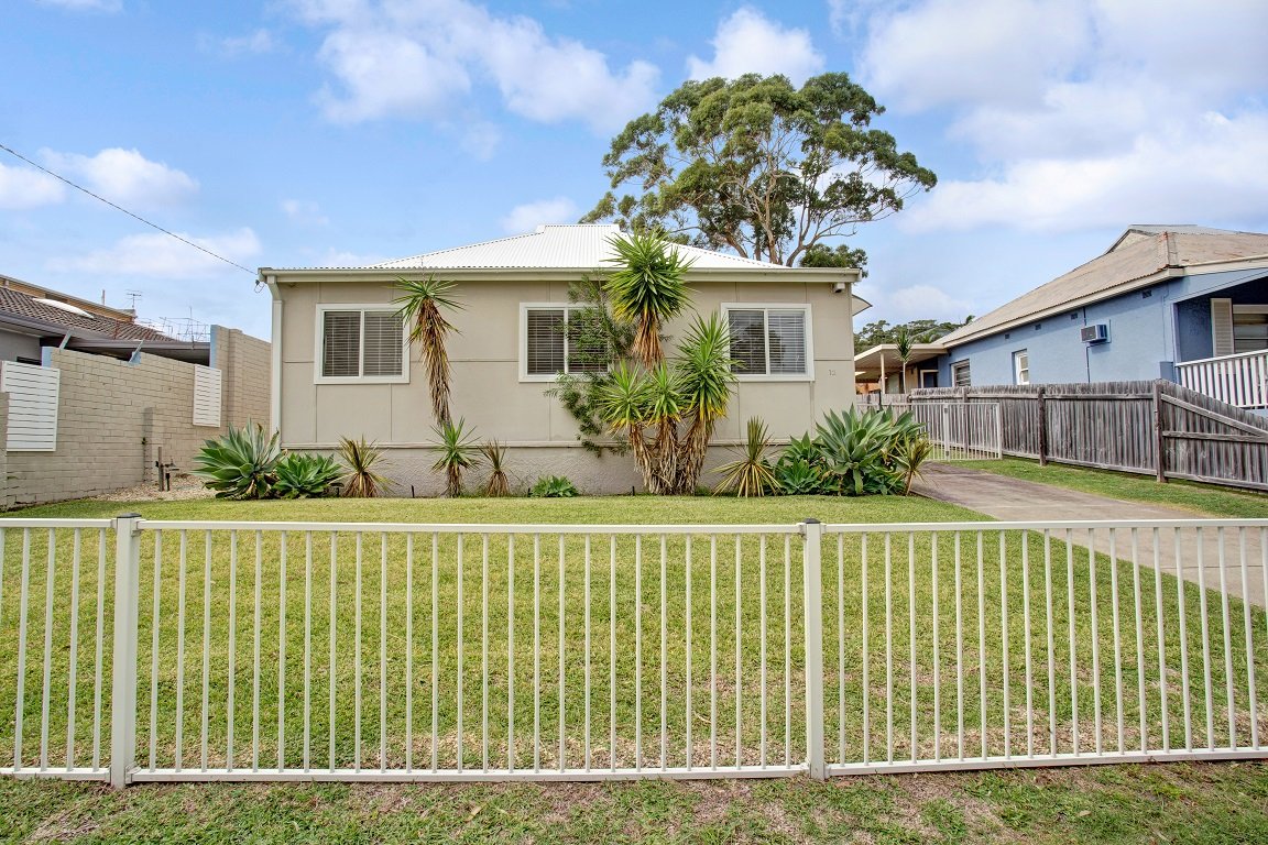 12 Tomaree Road SHOAL BAY 2