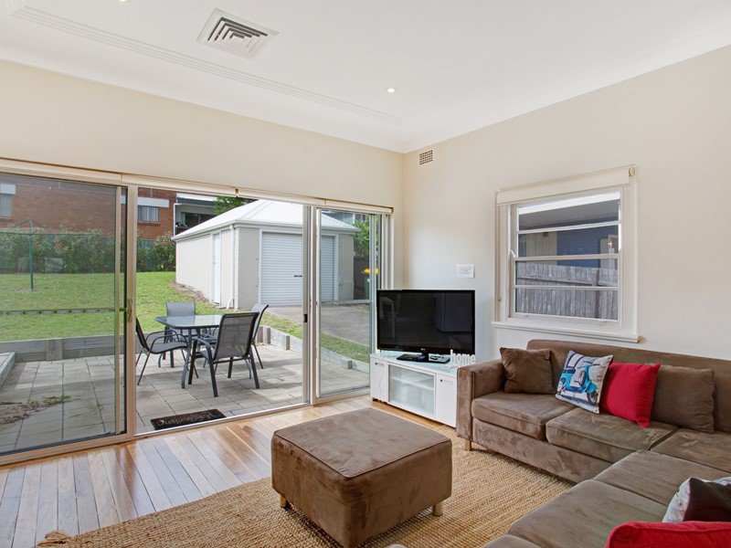 12 Tomaree Road SHOAL BAY 1