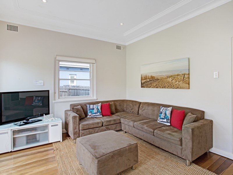 12 Tomaree Road SHOAL BAY 9