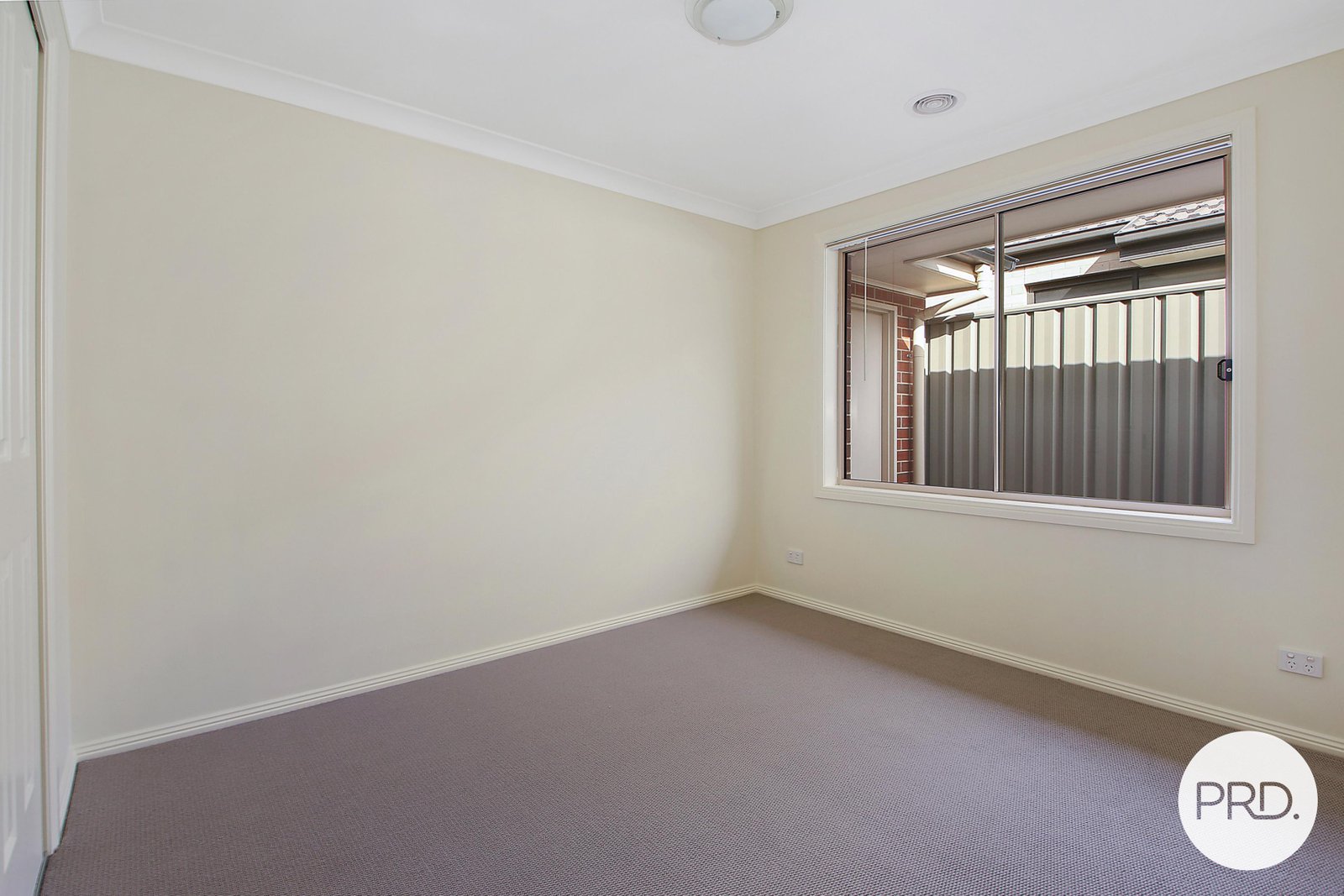 1/2 Treecreeper Street THURGOONA 8