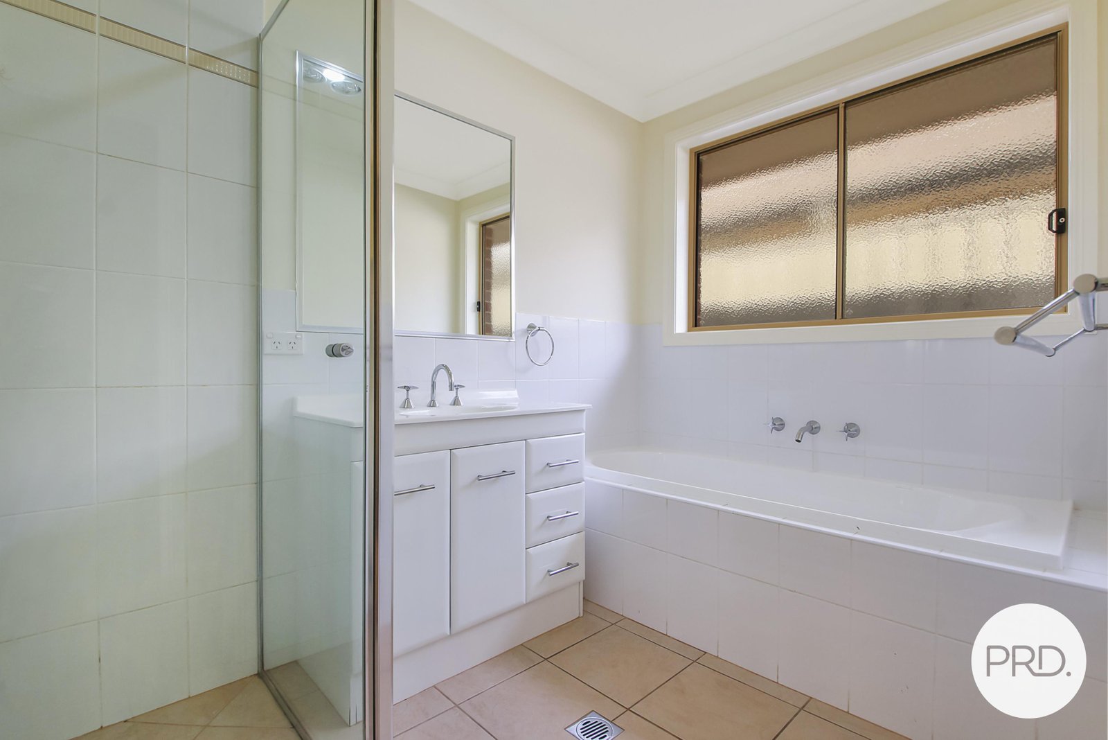 1/2 Treecreeper Street THURGOONA 10