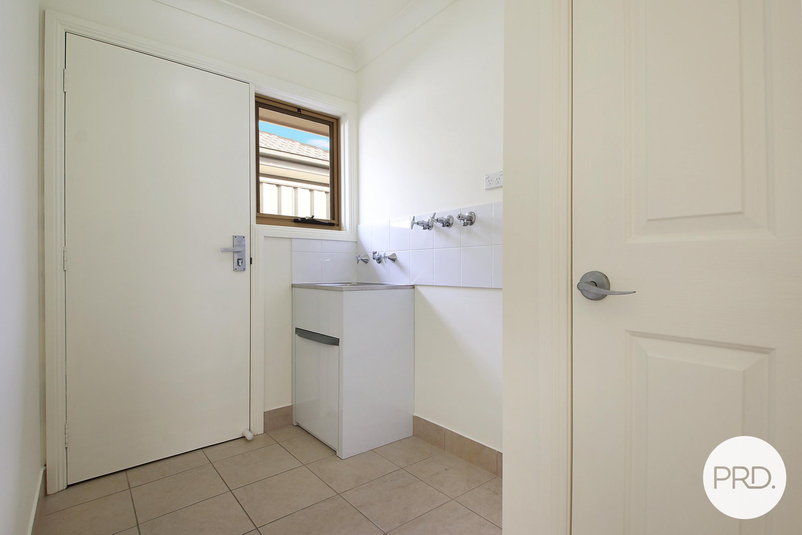 1/2 Treecreeper Street THURGOONA 11