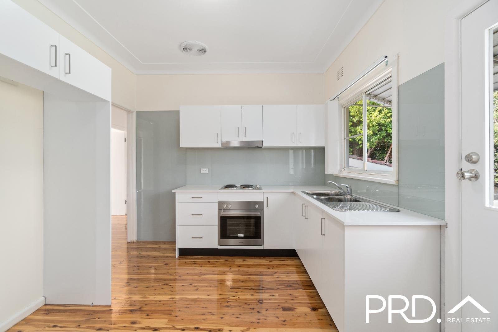 12 Valmay Avenue PICNIC POINT 3