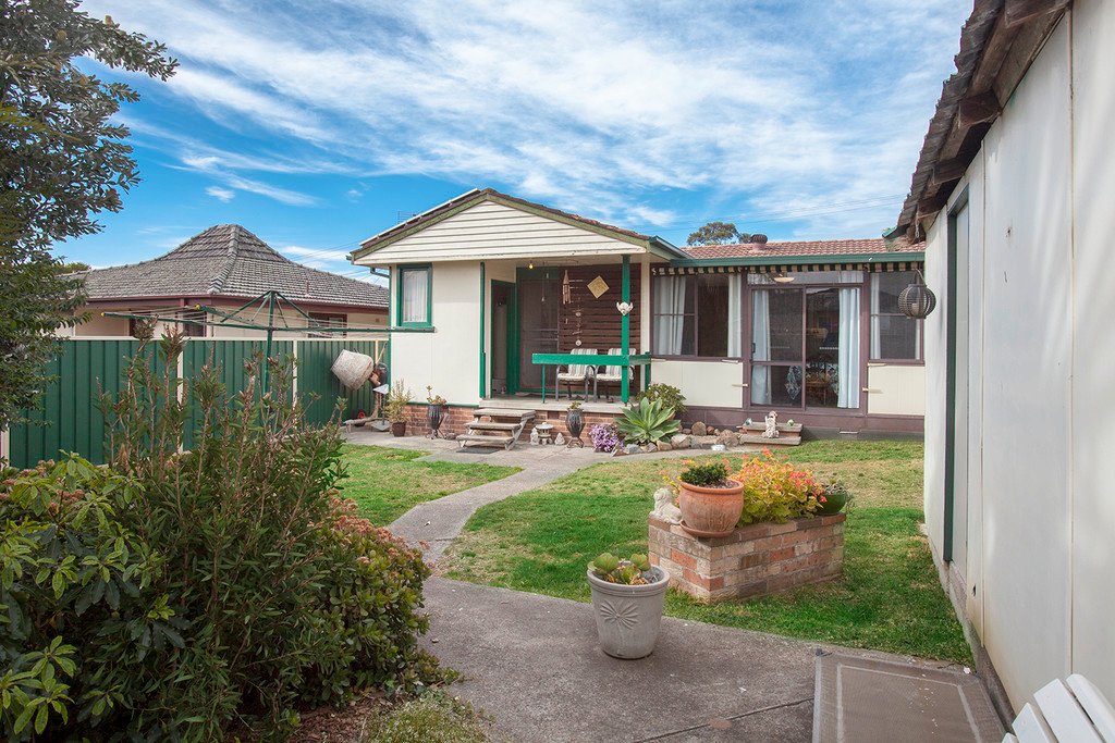 12 Windermere Avenue WOODBERRY 14