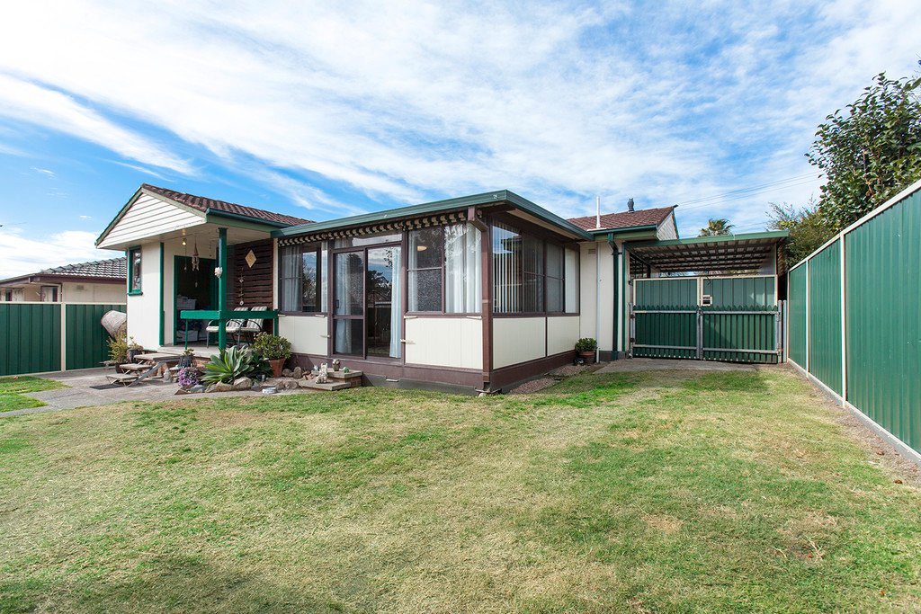 12 Windermere Avenue WOODBERRY 17