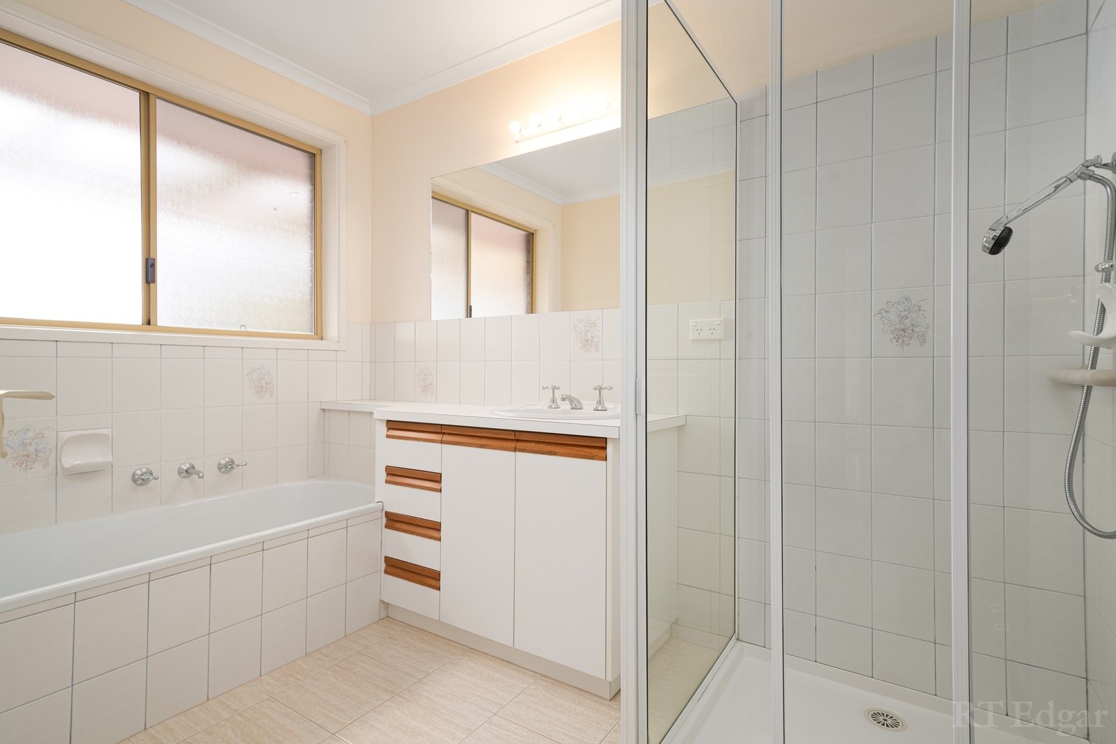 Real Estate and Property in 1/2 Wingeel Court, Leopold, VIC