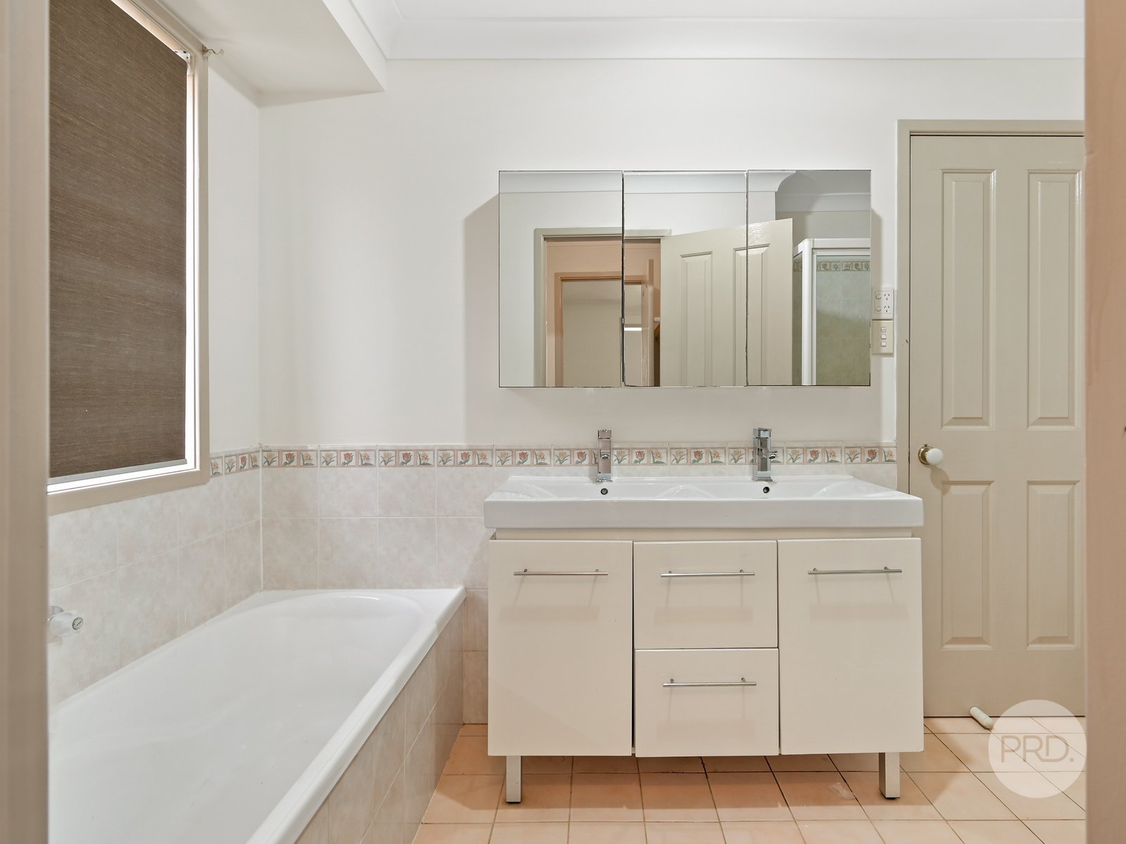 12 Winna Place GLENMORE PARK 9