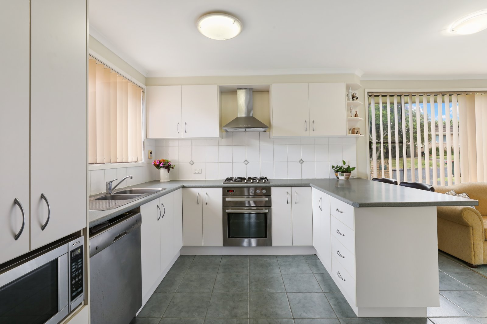 12 Woodridge Road HORSLEY 2