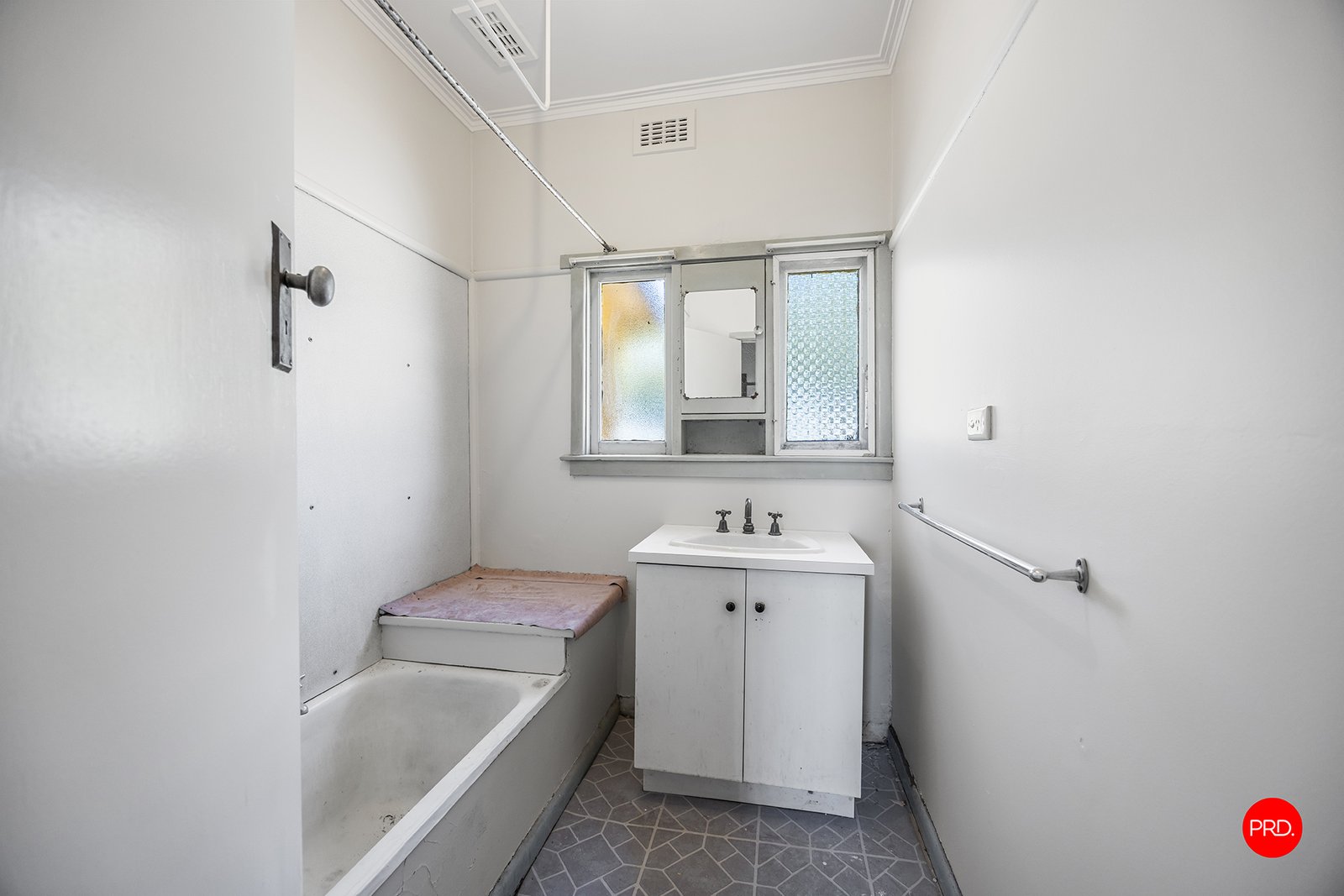 12 Woolcock Avenue KANGAROO FLAT 8