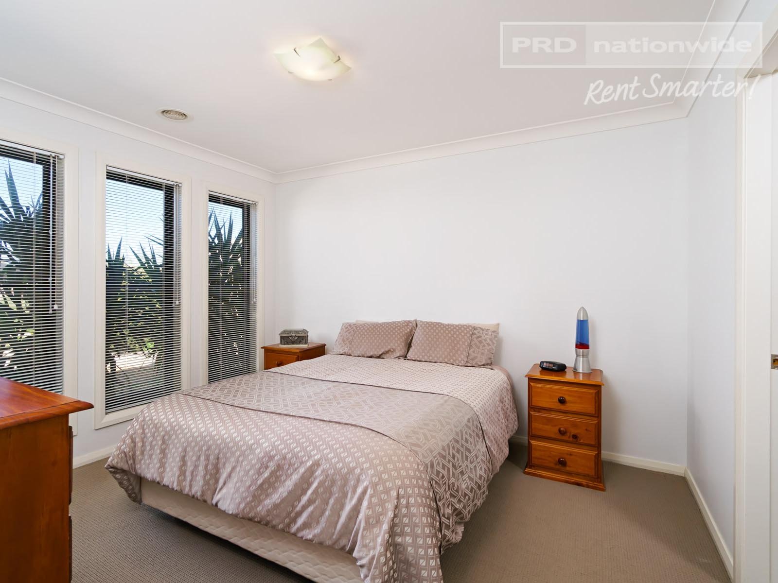 12 Yulong Street GLENFIELD PARK 2