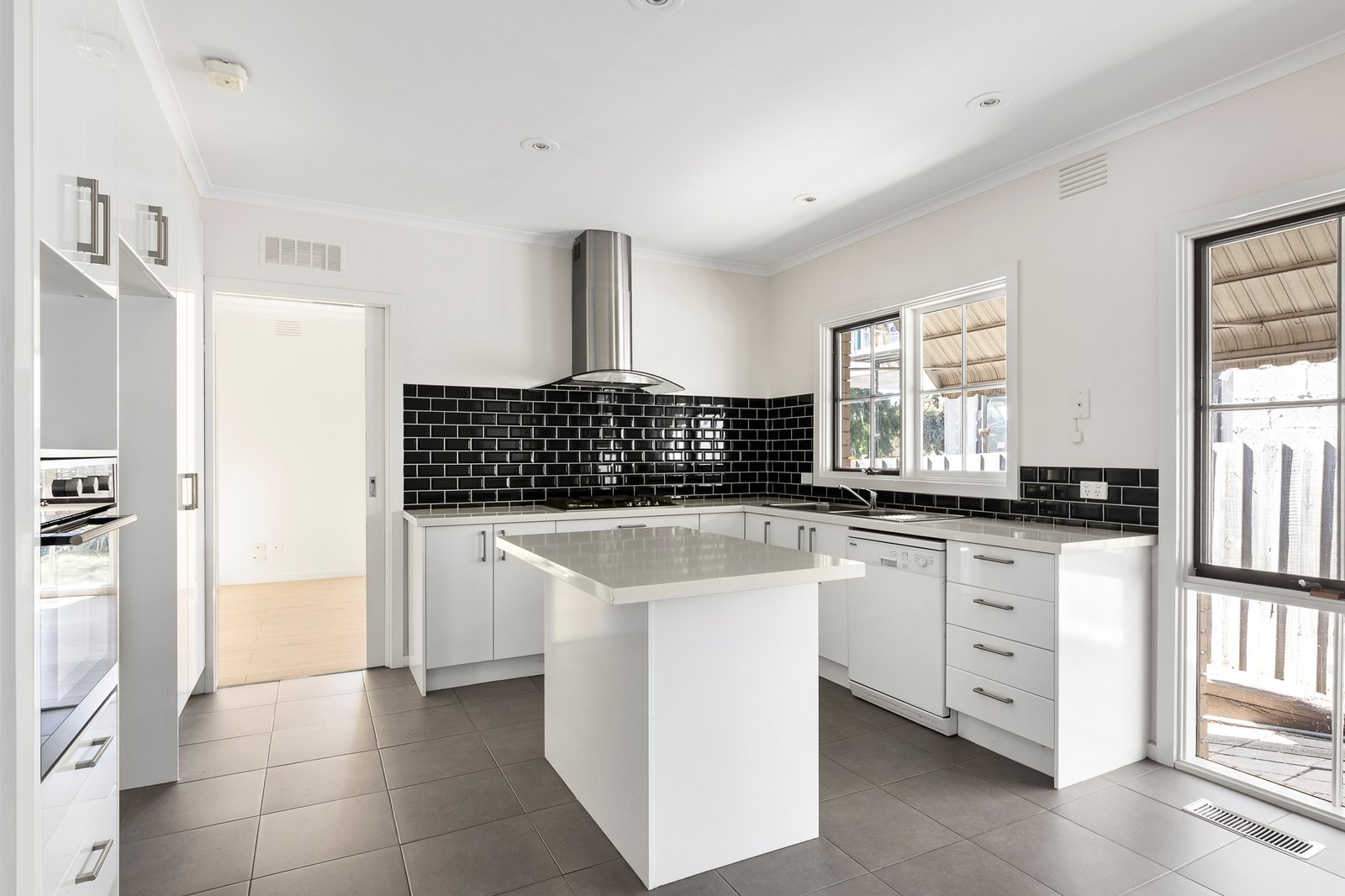 Gallery: 1/20-22 Linacre Road